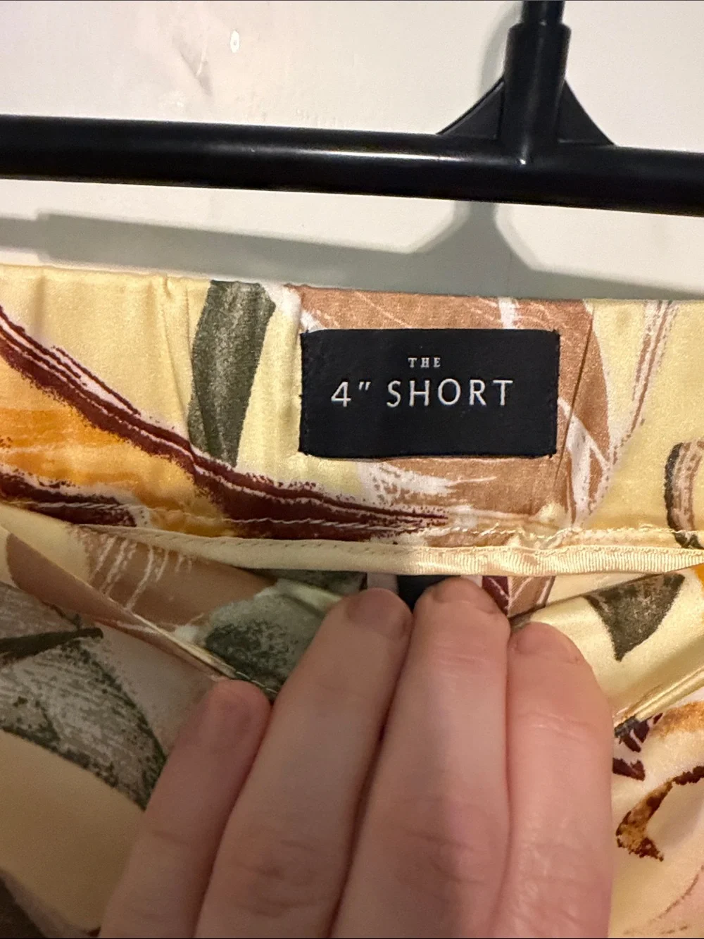 White House Black Market 4” Short Tropical Floral Satin Yellow Women’s Shorts